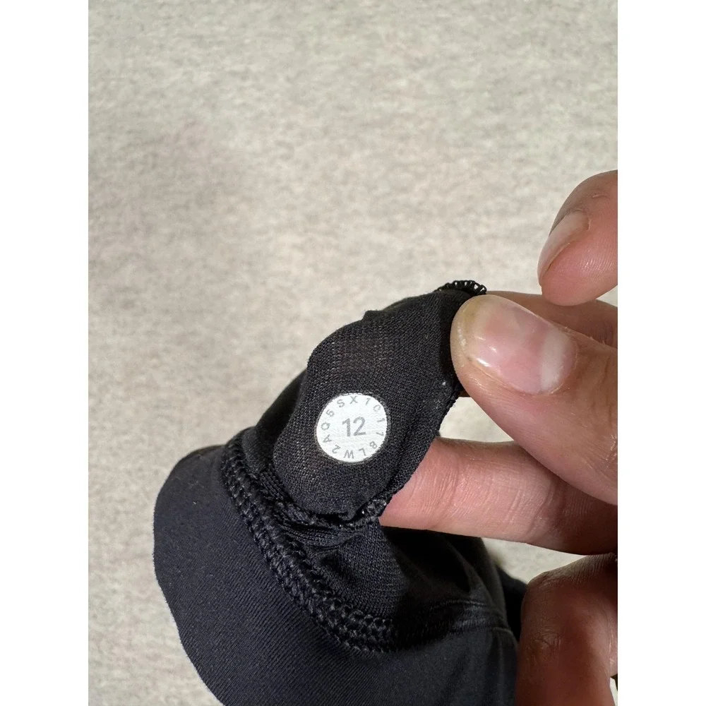 Lululemon Sports Bra Womens 12 Black Strappy Crossback Keyhole Yoga Gym Running